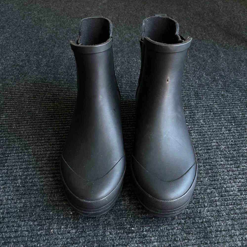 J.Crew Matte Black Rubber Chelsea Rain Boots Womens Size 8 Lug Sole Ankle Boot